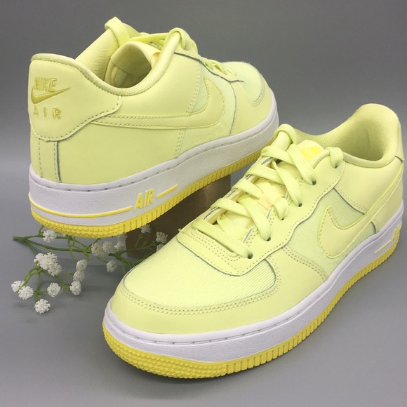 Nike Shoes - NIKE AIR FORCE 1 LV8 (GS) citron tiny/yellow pulse